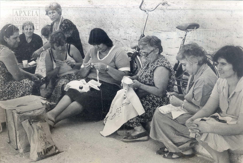 Όψη της καθημερινότητας των καταλήψεων της κλωστοϋφαντουργίας ΒΕΛΚΑ στο Φάληρο από το Σωματείο Εργαζομένων της (1982) 